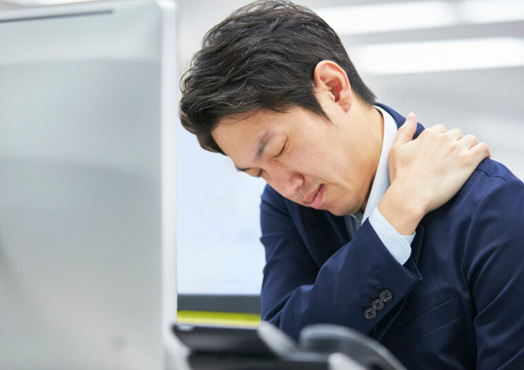 肩こり改善の決定版！マッサージでは解消できない慢性肩こりの根本ケアとは？