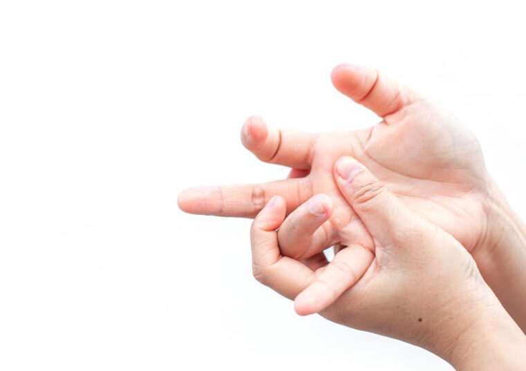 ばね指の原因とは？指が動かしにくくなる理由と対処法をわかりやすく解説