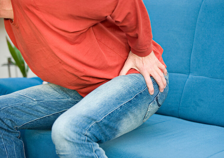 ズーン…ピリピリ…そのお尻から足の痛み、坐骨神経痛かも？セルフチェックと整骨院での施術方法