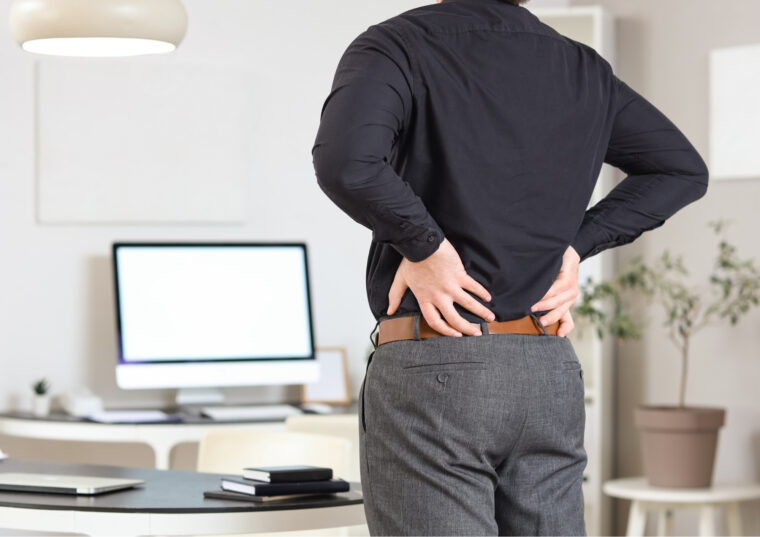実は逆効果かも？腰痛を悪化させやすい“座り方のクセ”